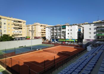 El complejo deportivo Las Viñas duplica sus pistas de tenis tras los trabajos de ampliación y mejora