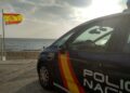Rescatan a un hombre en una playa de Estepona tras ser arrastrado 200 metros mar adentro