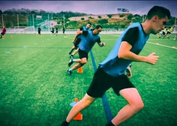 Más de un centenar de árbitros y asistentes de fútbol se dan cita en Estepona