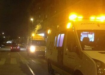 Cuatro personas heridas tras ser atropelladas por una moto anoche en Estepona