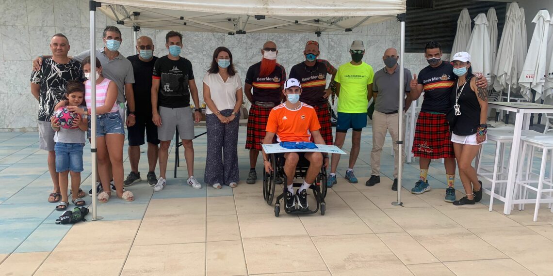 Los atletas BeerMenZ donan 500 euros a la causa del joven esteponero Hugo Montero