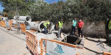 Levantan un muro en la Avenida Buchinguer de Marbella para evitar inundaciones