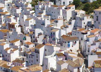 Casares entrega subvenciones para rehabilitar las viviendas del casco histórico