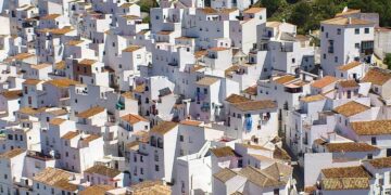 Casares entrega subvenciones para rehabilitar las viviendas del casco histórico