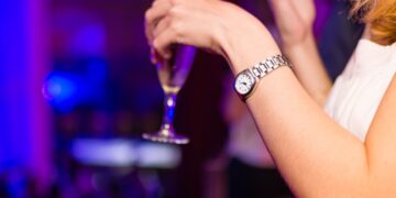 Estepona y Marbella recuperan hoy la libertad horaria con una incidencia de 800 casos