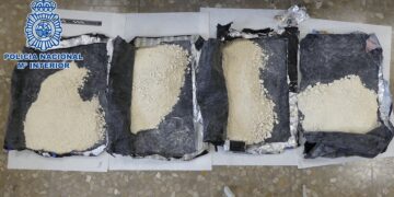 Detienen a un hombre en el aeropuerto de Málaga con 10 kilos de cocaína en la maleta