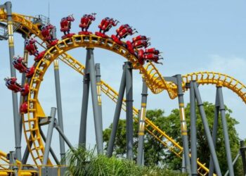 Casares llevará a sus jóvenes a Bolonia, Caños de Meca e Isla Mágica