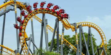 Casares llevará a sus jóvenes a Bolonia, Caños de Meca e Isla Mágica