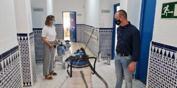 Puesta a punto las instalaciones del colegio de Sabinillas de cara al nuevo curso escolar