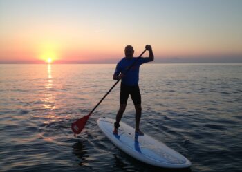 Manilva pide precaución a los aficionados al Paddel Surf tras varios rescates en los últimos días