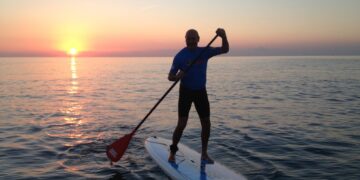 Manilva pide precaución a los aficionados al Paddel Surf tras varios rescates en los últimos días