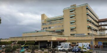 El Hospital Costa del Sol asegura que la atención a la joven fallecida por Covid fue correcta
