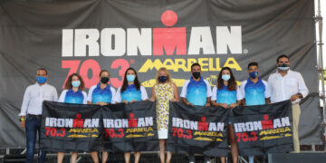 Dos equipos del programa ‘Marca Marbella’ y ‘Marca San Pedro’, en el Ironman 70.3