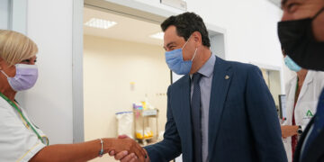 La Junta solicita amparo legal para perseguir a trabajadores de residencias que no quieran vacunarse