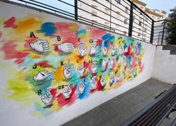 La Plaza de la Vendimia de Manilva estrena un mural interactivo