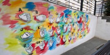 La Plaza de la Vendimia de Manilva estrena un mural interactivo