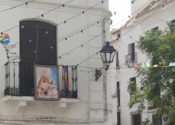 Casares se llena de balconeras para celebrar la Festividad de la Virgen del Rosario del Campo