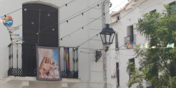 Casares se llena de balconeras para celebrar la Festividad de la Virgen del Rosario del Campo