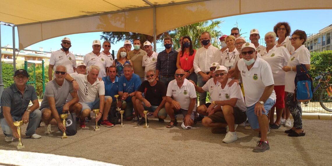 Manilva inaugura la ciudad de la petanca