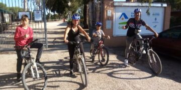 Familias usuarios del Punto Limpio de Manilva visitan el Centro Medioambiental de Coto de La Isleta