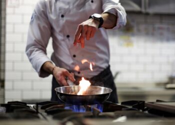 El Ayuntamiento de Casares financia 5 cursos de cocina en la Escuela de Hostelería de la Costa del Sol