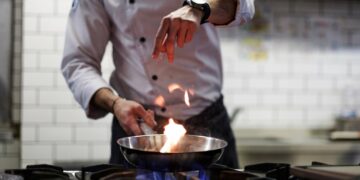 El Ayuntamiento de Casares financia 5 cursos de cocina en la Escuela de Hostelería de la Costa del Sol