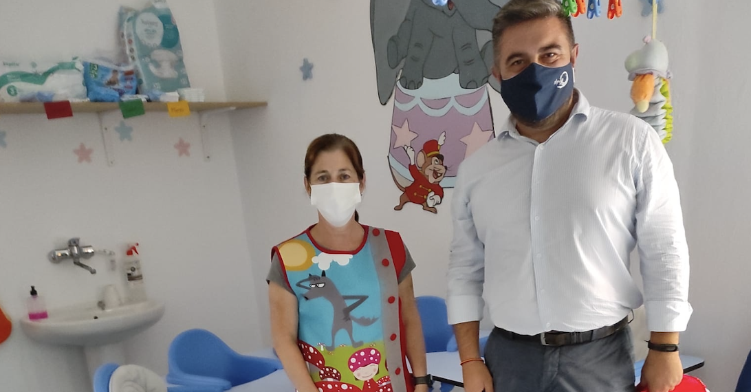 Manilva dota de material a sus escuelas infantiles