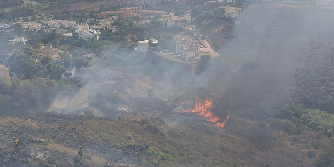 Extinguido el incendio declarado este martes cerca de una urbanización de Benahavís