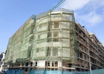 Las obras de construcción de 100 VPO en Estepona superan el 60% de su ejecución