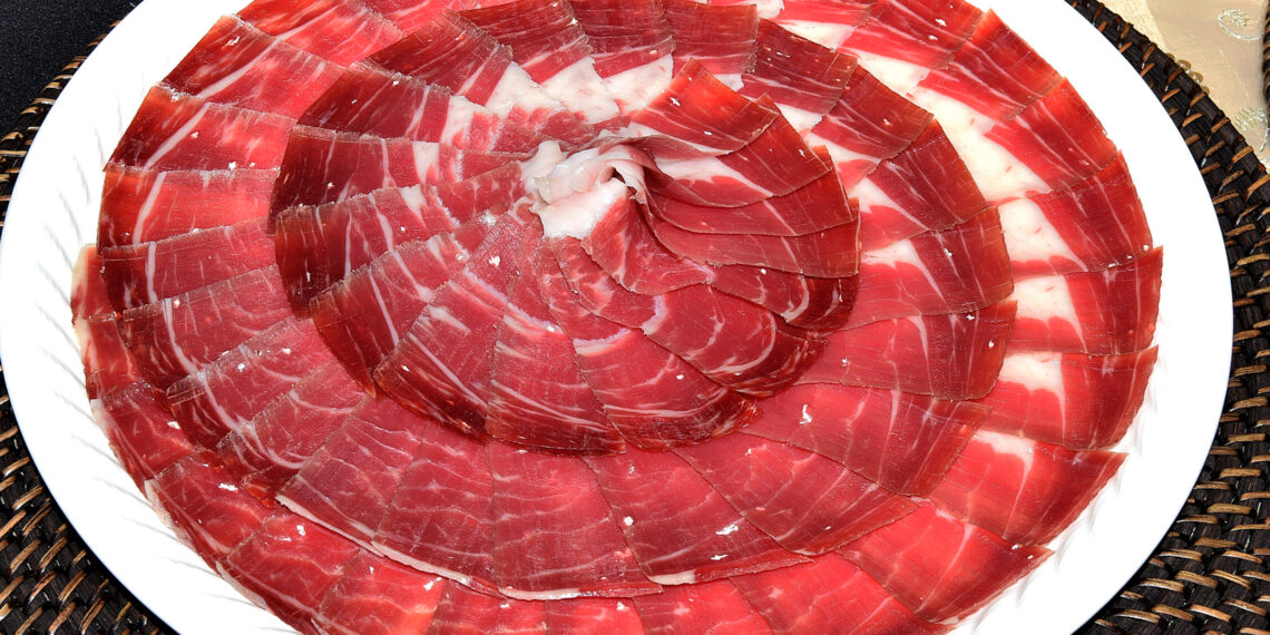 Este domingo, final andaluza del concurso de cortadores de jamón en Estepona