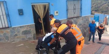 Finaliza el traslado de 48 personas mayores y dependientes evacuadas por el incendio en Sierra Bermeja