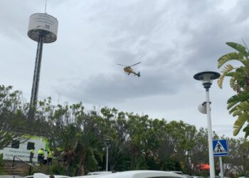 Un helicóptero del INFOCA sufre un accidente durante la extinción sin daños a sus 19 ocupantes