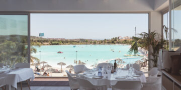 Alcazaba Lagoon mantiene abierta su laguna artificial para estirar el verano