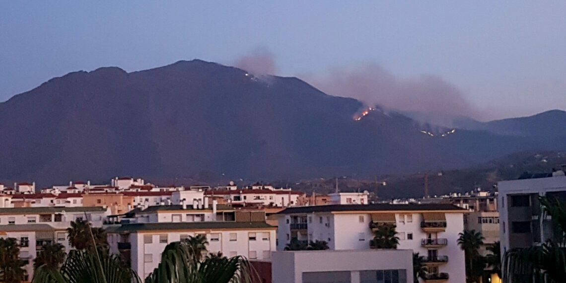 Tercer día bajo las llamas con todas las miradas puestas en el pinsapar