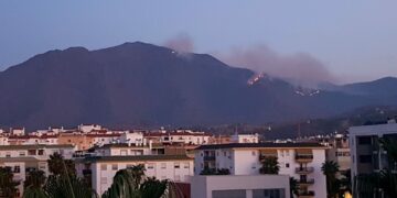 Tercer día bajo las llamas con todas las miradas puestas en el pinsapar