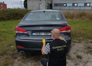 Detienen en Marbella a un conductor que ocultaba con mando a distancia su matrícula