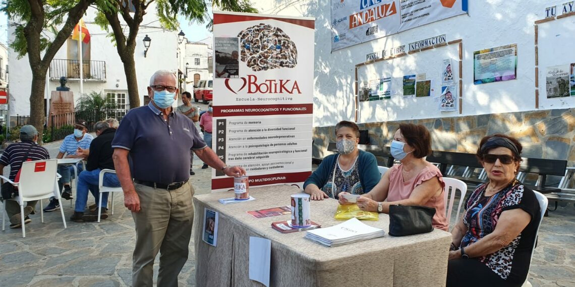 La Asociación Botika de Casares instala un puesto informativo sobre el Alzheimer