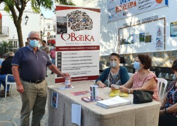 La Asociación Botika de Casares instala un puesto informativo sobre el Alzheimer