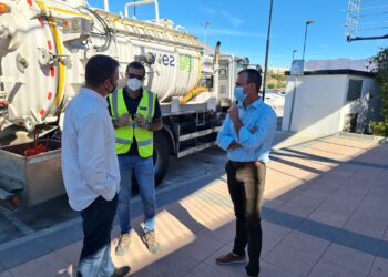 Trabajos de mantenimiento en la red de pluviales de Manilva