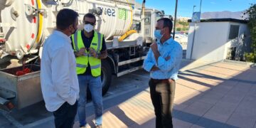 Trabajos de mantenimiento en la red de pluviales de Manilva