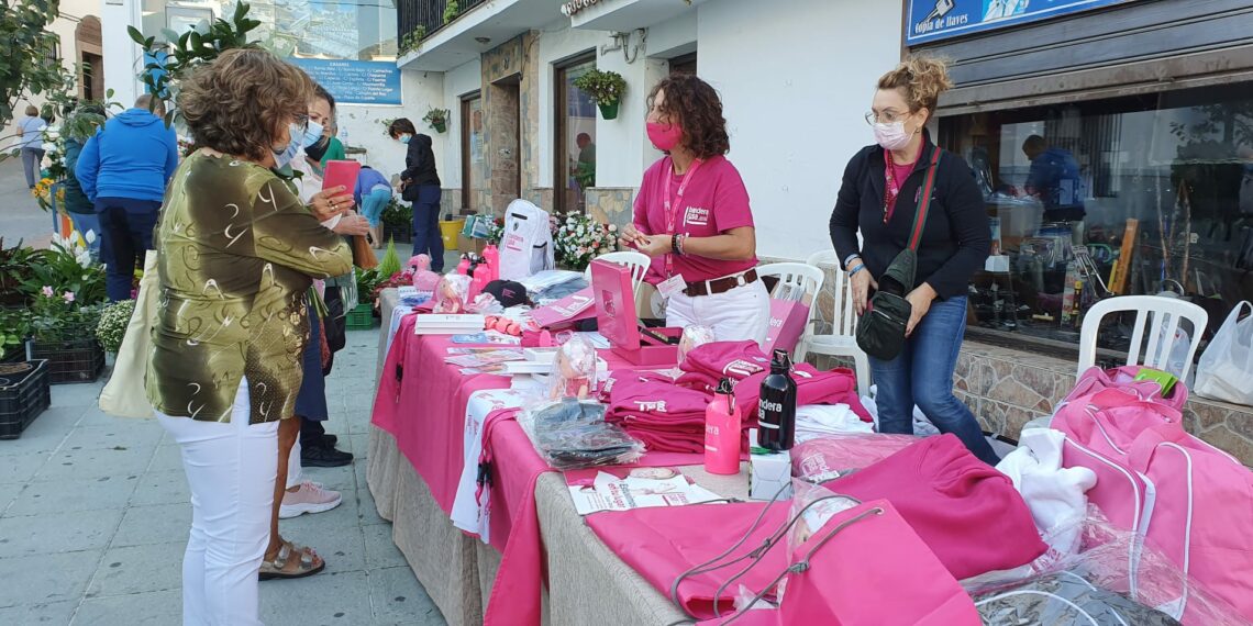 Mesa informativa de Bandera Rosa en el mercadillo de Casares