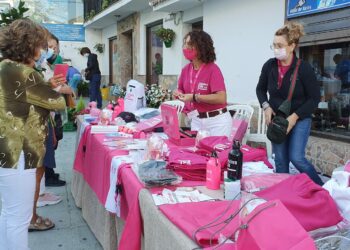 Mesa informativa de Bandera Rosa en el mercadillo de Casares