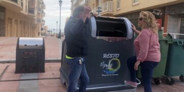 Ya están operativos los 250 nuevos contenedores de basura en Manilva