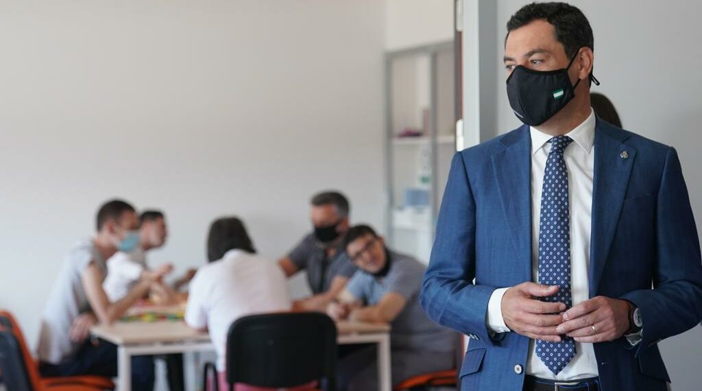 Juanma Moreno por el 12 de octubre: «Si sumamos, podemos superar cualquier adversidad»