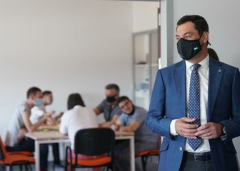 Juanma Moreno por el 12 de octubre: «Si sumamos, podemos superar cualquier adversidad»