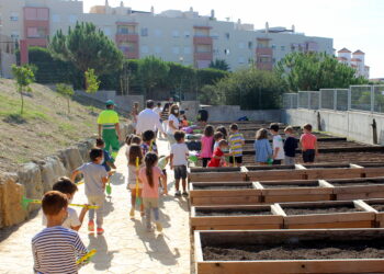 Arranca en Estepona el primer huerto urbano escolar de la ciudad
