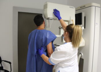 El Complejo Ambiental Costa del Sol realiza mamografías a sus trabajadoras de más de 50 años