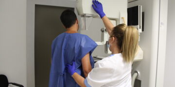 El Complejo Ambiental Costa del Sol realiza mamografías a sus trabajadoras de más de 50 años