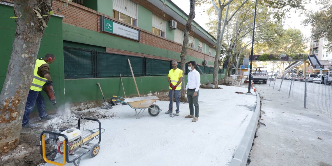 Mejoras en los entornos de los colegios Juan Ramón Jiménez y Valdeolletas de Marbella