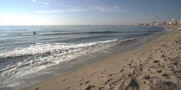 Muere un bañista ahogado en una playa de Fuengirola